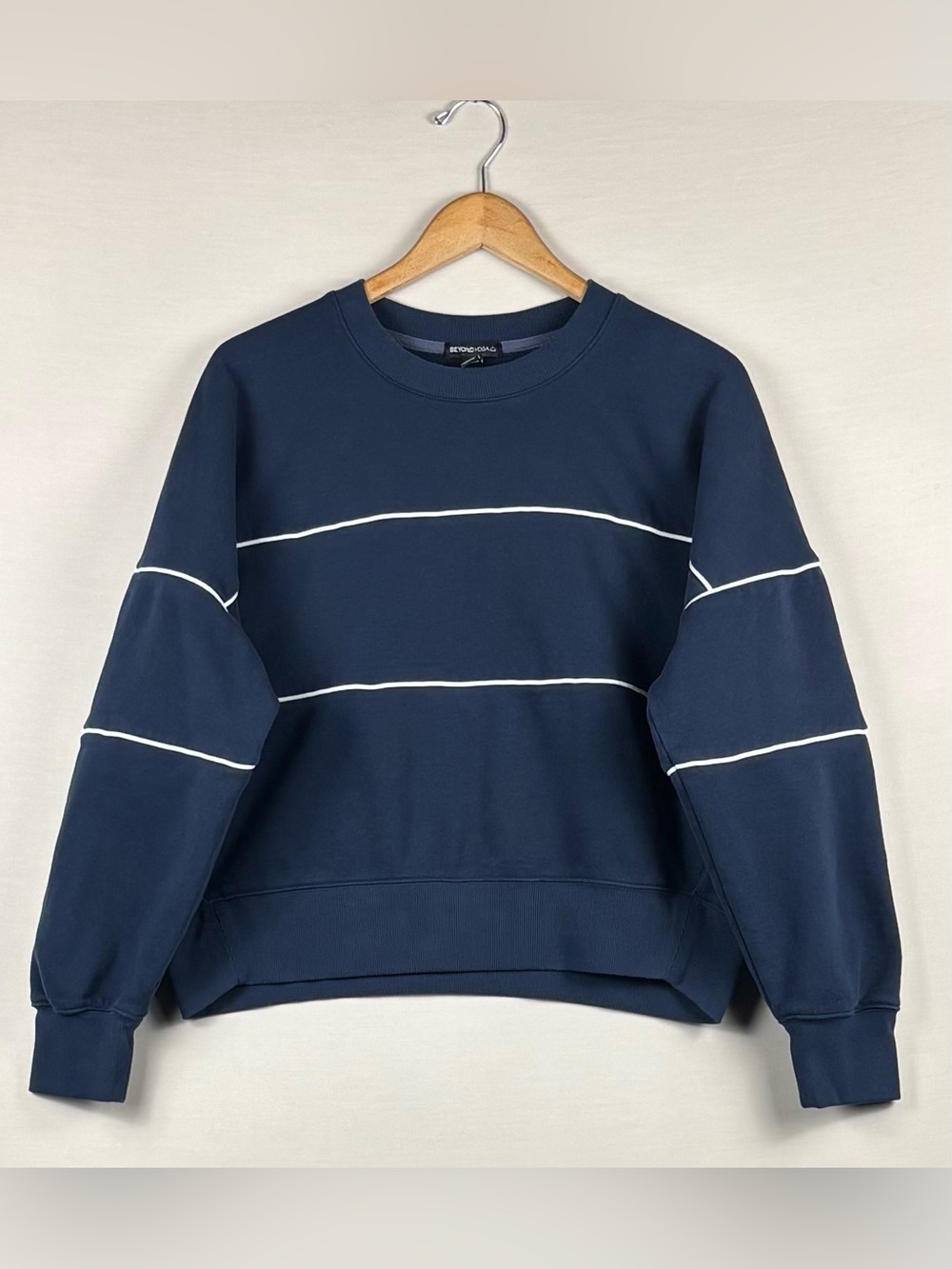 Beyond Yoga Piper Boxy Sweatshirt Medium Navy White Piping Oversized Hi Low